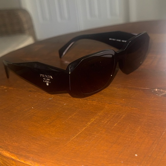 PRADA SHADES - Picture 2 of 4